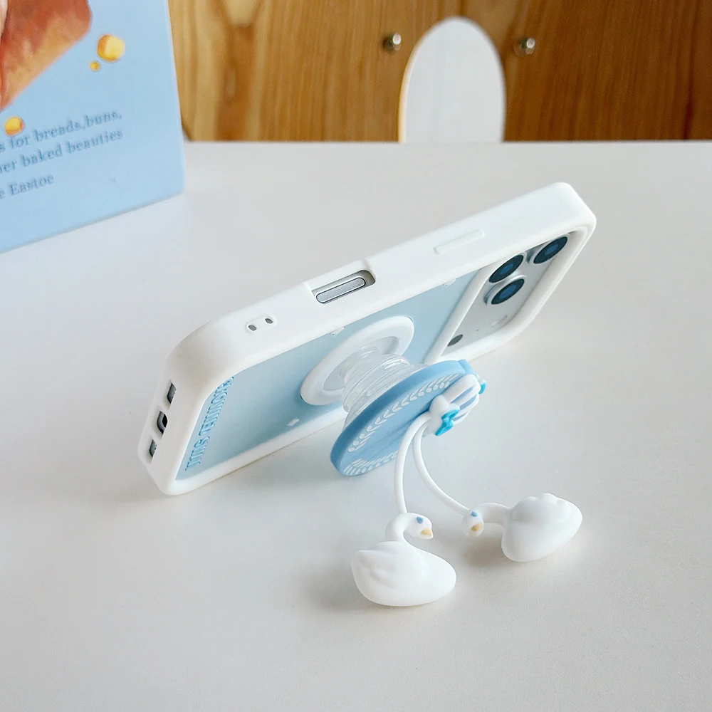 Niedliche 3D-Kronen-Handyhülle aus weichem Silikon für iPhone 17 16 15 14 13 12 Pro Max mit Ständer und Schwan-Anhänger – Detail 4