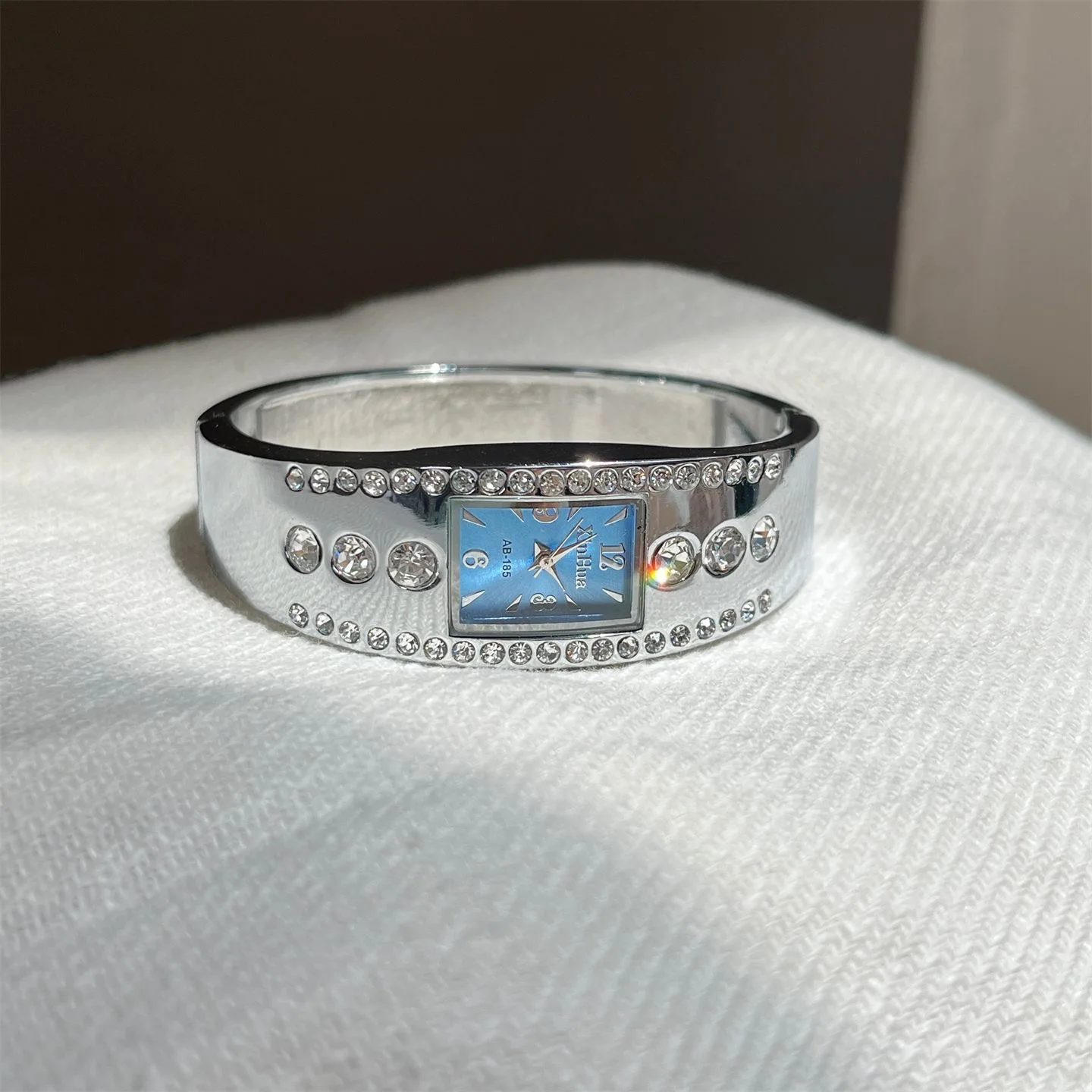 Elegant Top Luxury Diamond Square Quartz นาฬิกาผู้หญิงสแตนเลสสตีลกันน้ําคริสตัลสุภาพสตรีนาฬิกาข้อมือ