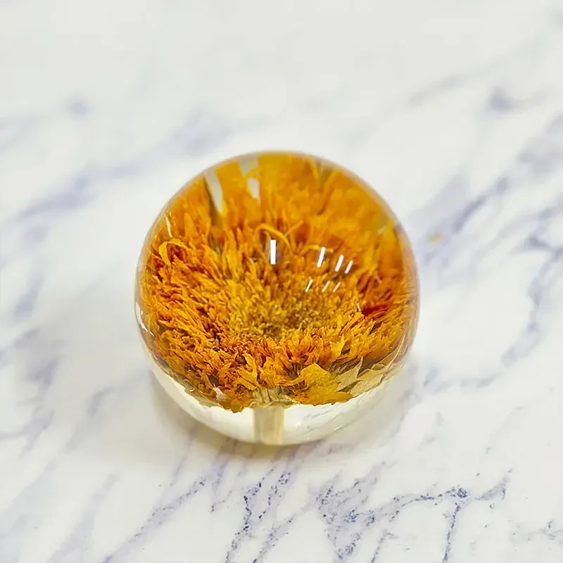 

1pcs Resin Sunflowers Crystal Wishing Ball Birthday Gift Sunflowers Art Home Desk Accessory Dream Ball Home Decoration 91