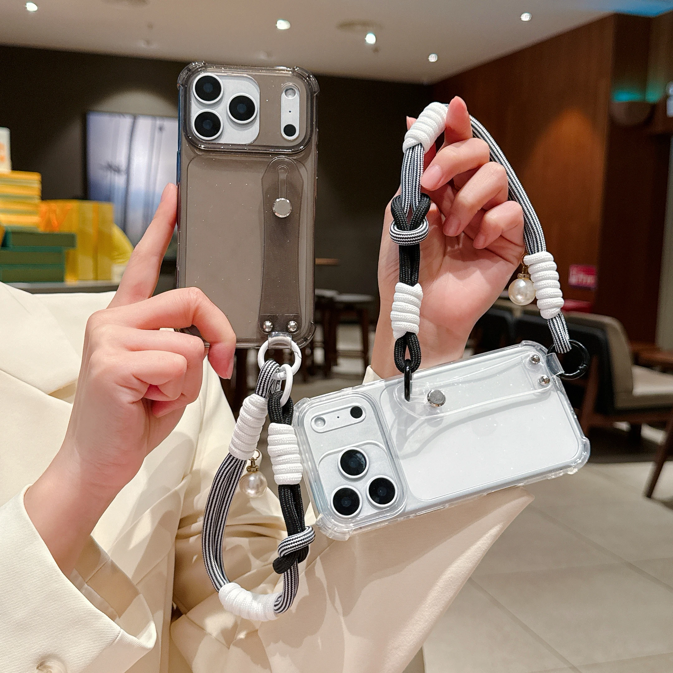 

Креативный блестящий браслет с ремешком на руку, чехол для телефона для iPhone 17, Air 12, 13, 14, 15 Plus 16 Pro Max, мягкий полупрозрачный комплект с защитой от падения