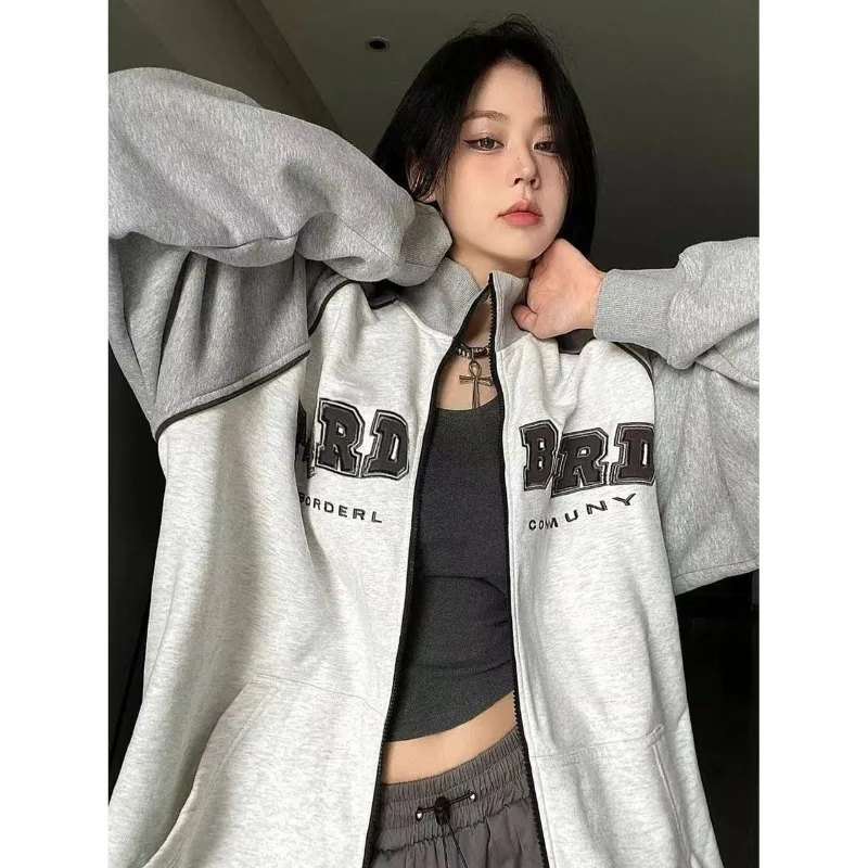 Jaket Sweatshirt ritsleting Amerika wanita, atasan kerah berdiri lengan panjang cetak huruf longgar mode kasual dasar Streetwear perempuan