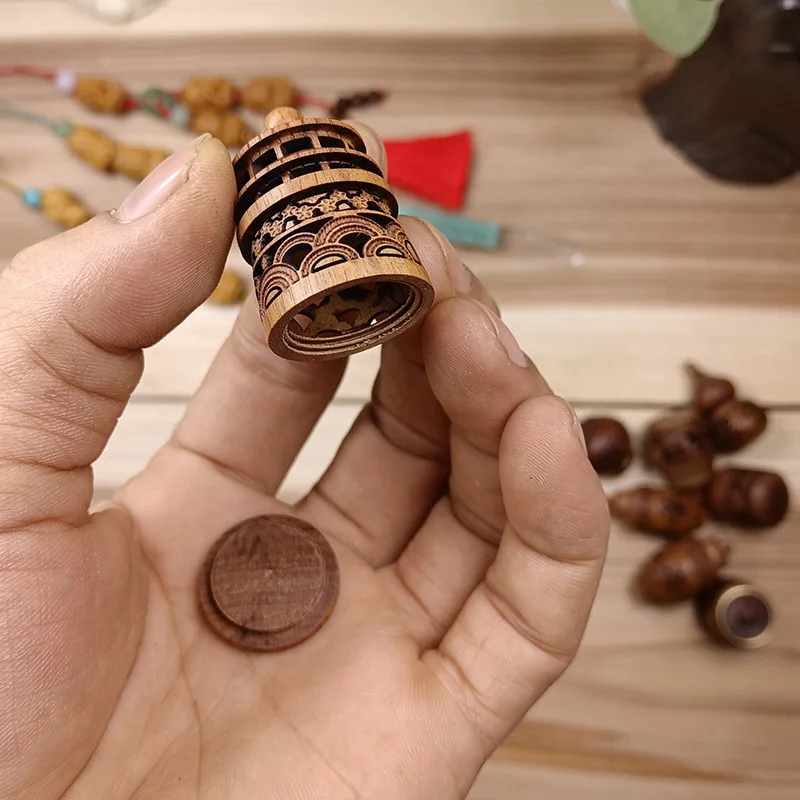 الخشب جوفاء منحوتة الروائح زجاجة مزهرية صغيرة معبد سيارة معلقة الديكور العطر الناشر زجاجة مختومة جرة قلادة
