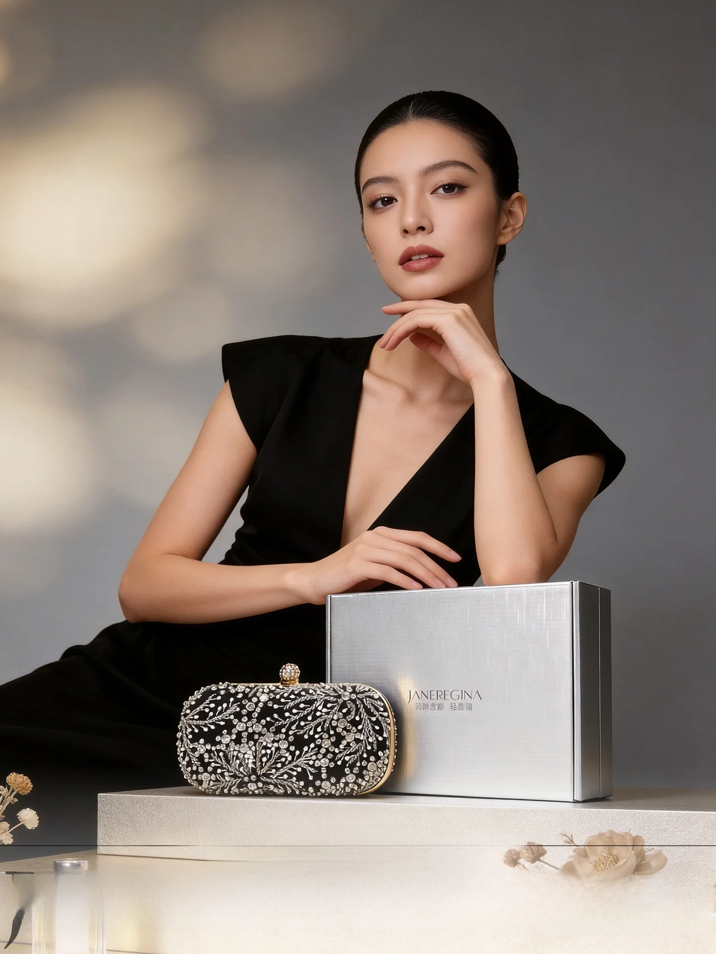 

Elegant Pearl And Rhinestone Embellished Evening Clutch Bag for Women Fashionable Square Shape Handbag with Lock Buckle