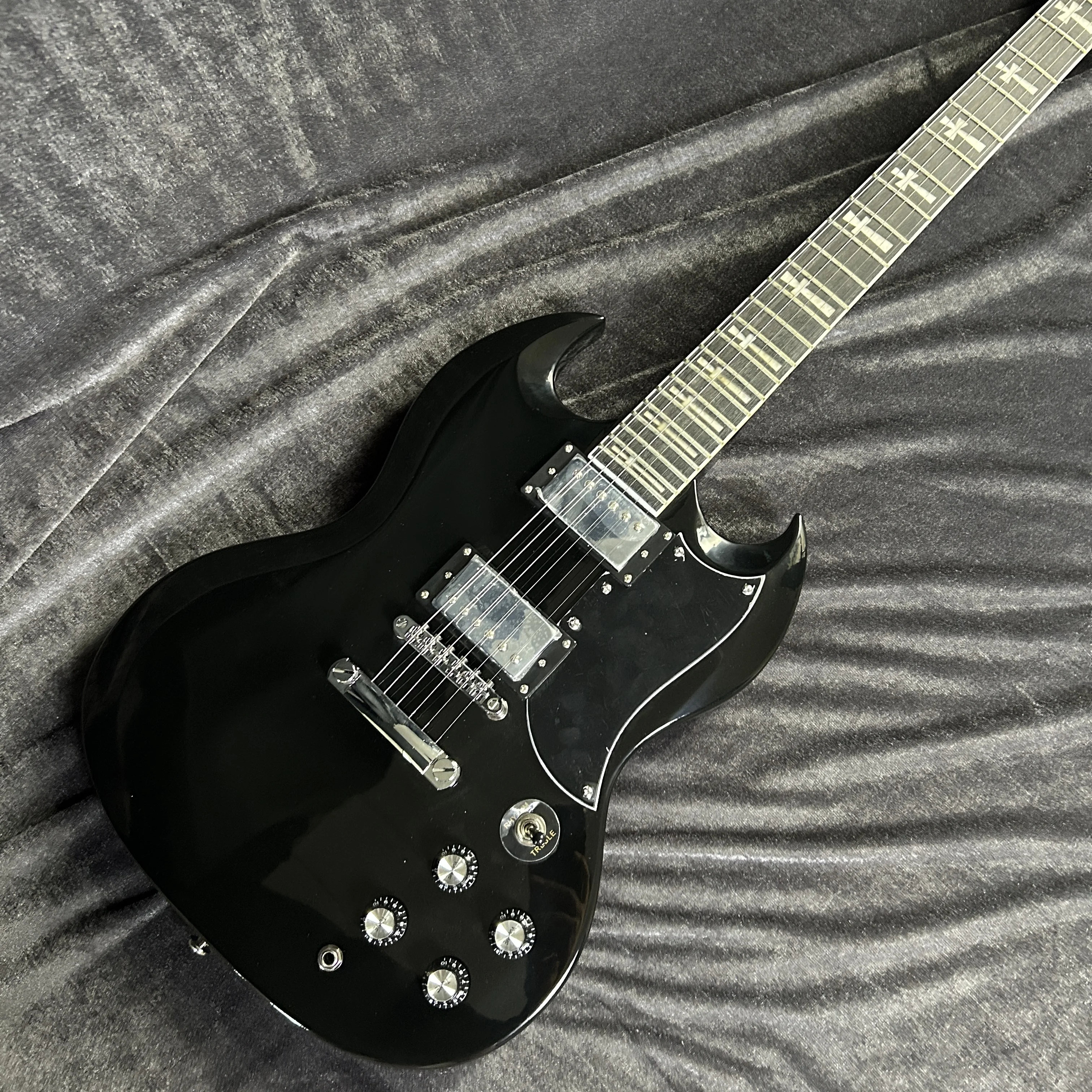 Exquisite Workmanship Lightning Inlaid Black SG Electric Guitar Rosewood Fingerboard Mahogany Body 24 Tone Position