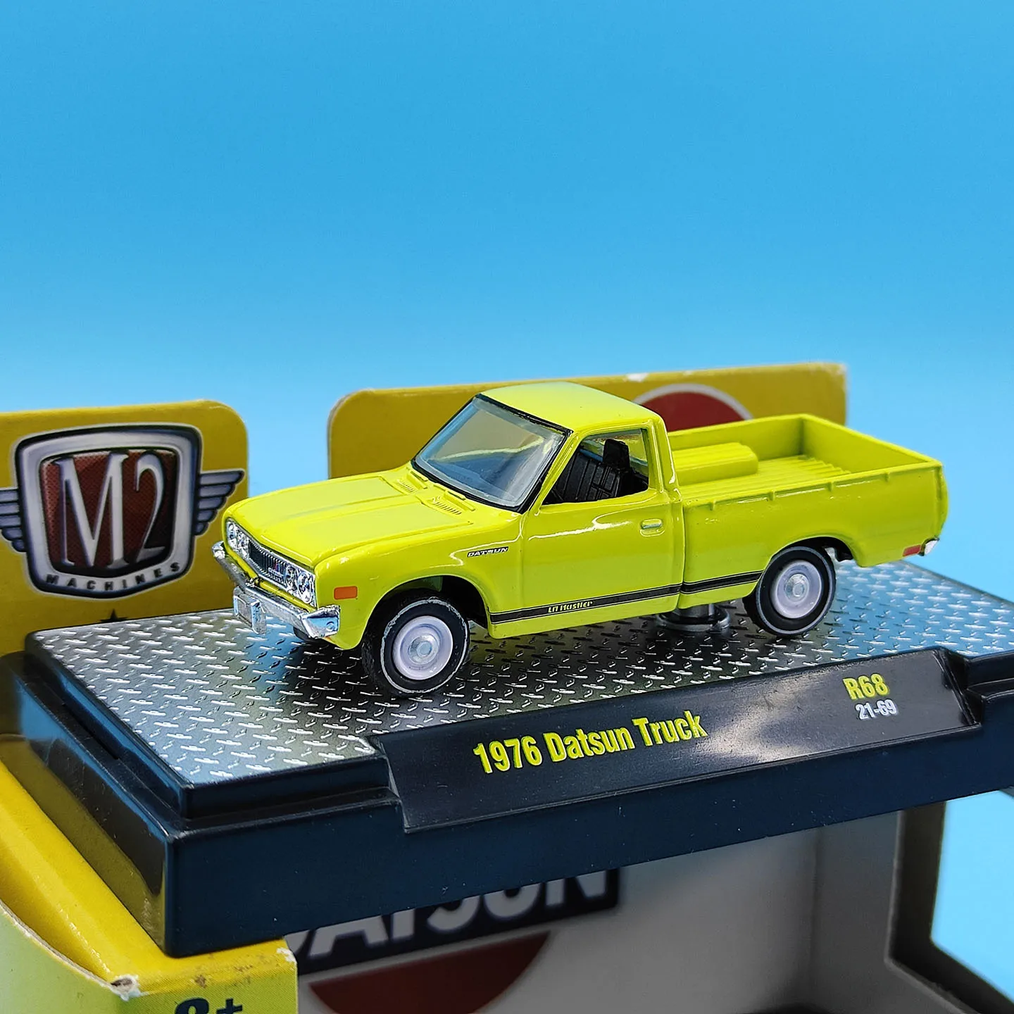 Diecast M2 1:64 Scale 1976 Datsun Truck Alloy Car Model