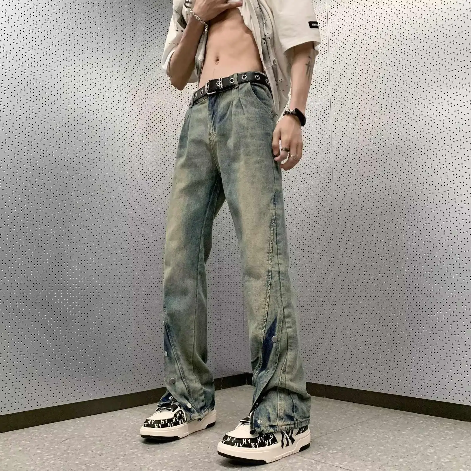 

Casual Men's Hip Hop Style Loose Fit Vintage Washed Button Detail High Street Design Flared Jeans Straight Leg Summer Jeans