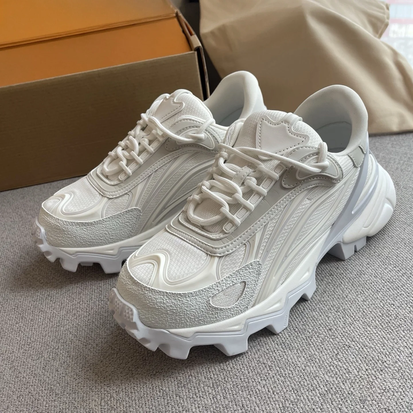 Light‑Tone Series Unisex Fresh Casual Board Shoes Lightweight Wear‑Resistant Spring Summer Shopping Commute Couple Skate Sneakers Anti‑Slip Flat Lace‑Up Footwear For Men Women Hot‑Season Outfit