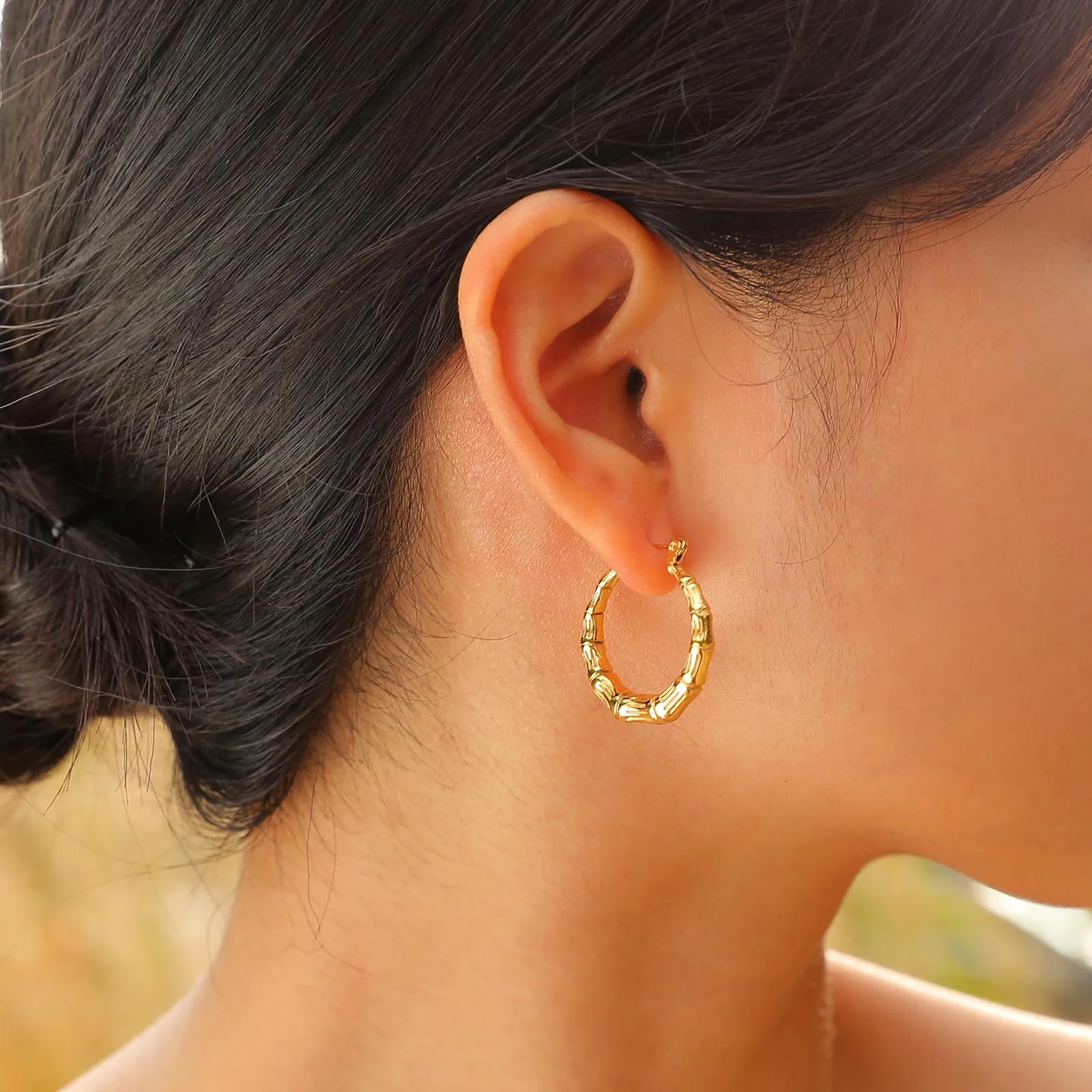 Women Chic Gold Plated Chinese Bamboo Textured Hoop Earrings, Minimalist Anti Allergy Metal Huggies Ear Jewelry