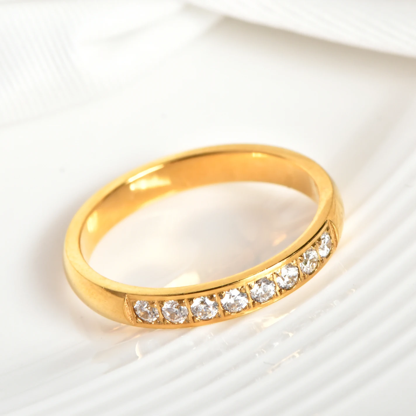 خاتم على شكل قلب مرصع بالألماس من التيتانيوم الصلب المطلي بالذهب عيار 18 قيراط، تصميم فريد أنيق وبسيط مناسب للنساء #4