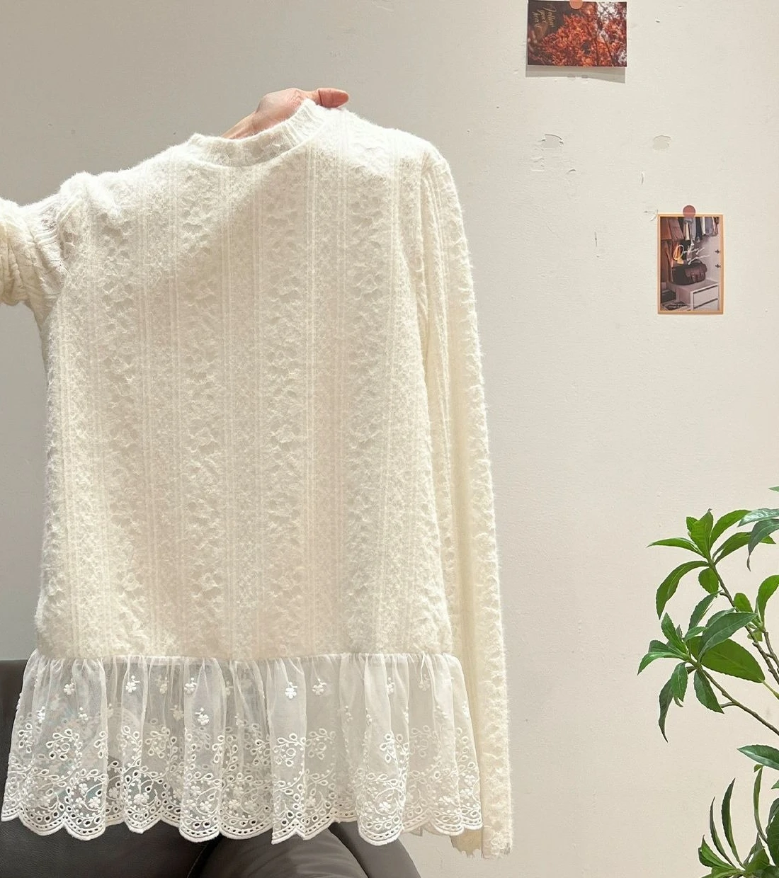

Sweet Lace Lace Long Sleeved Knitted Shirt for Autumn 2025, Loose Base Shirt, Slimming Design Top