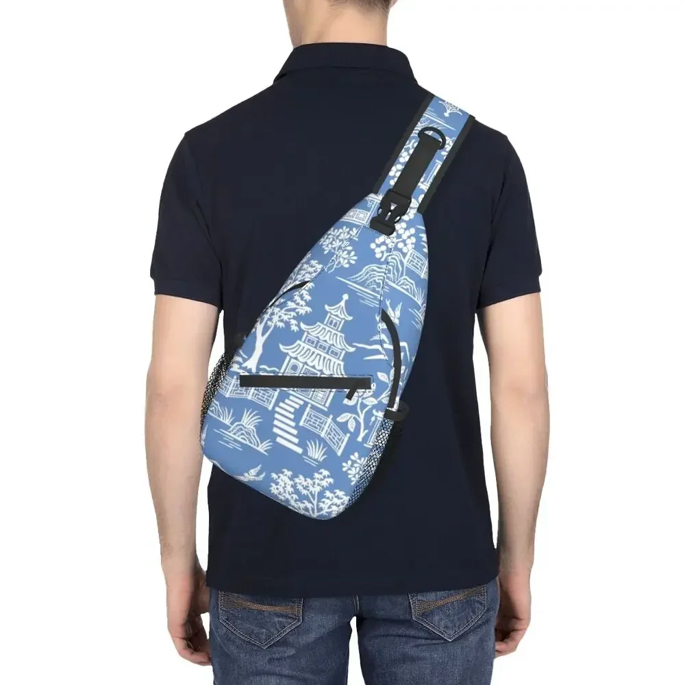 Chinoiserie Pagode Ancien Blue Delft Wilg Sling Tassen Voor Fietsen Camping Mannen Oosterse Stijl Crossbody Borst Rugzak Dagrugzak