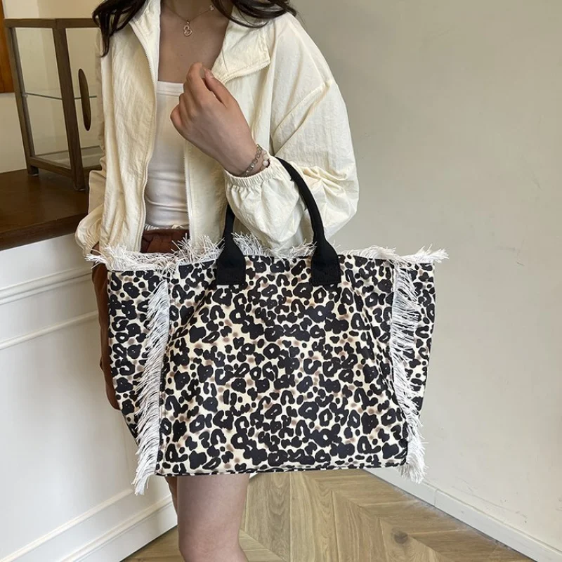 

Модная модная мини-сумка для женщин с ремешком через плечо с буквенным логотипом в винтажном стиле и простая роскошь