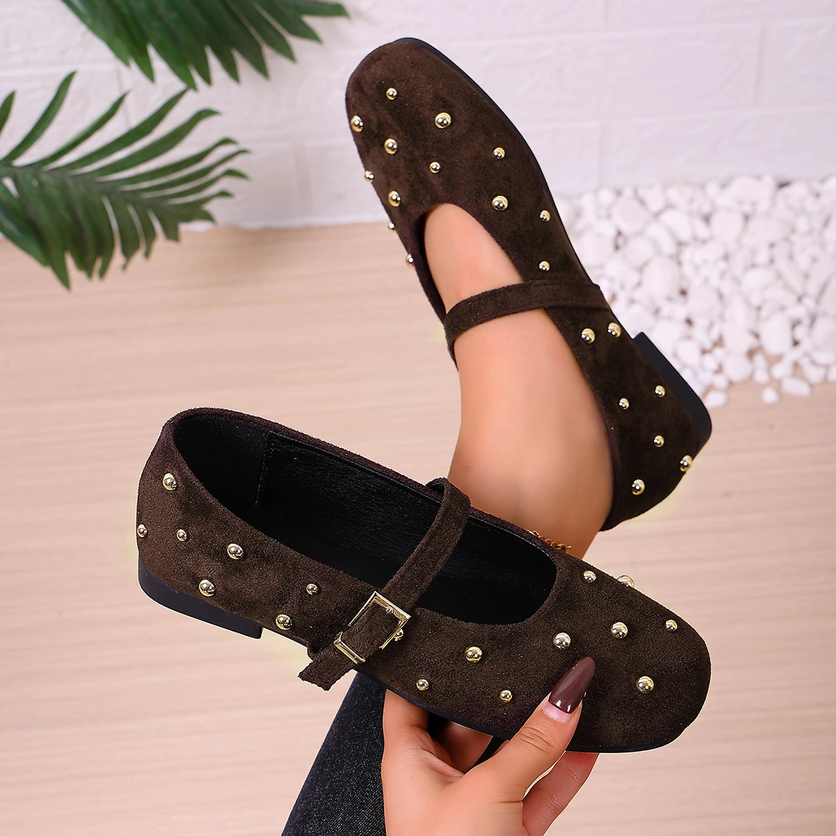 

2026 Designer Metal Rivets Women's Flats fashion Faux Suede Soft Sole ballet shoes Buckle loafers Ladies shoes Mary Jane Shoes