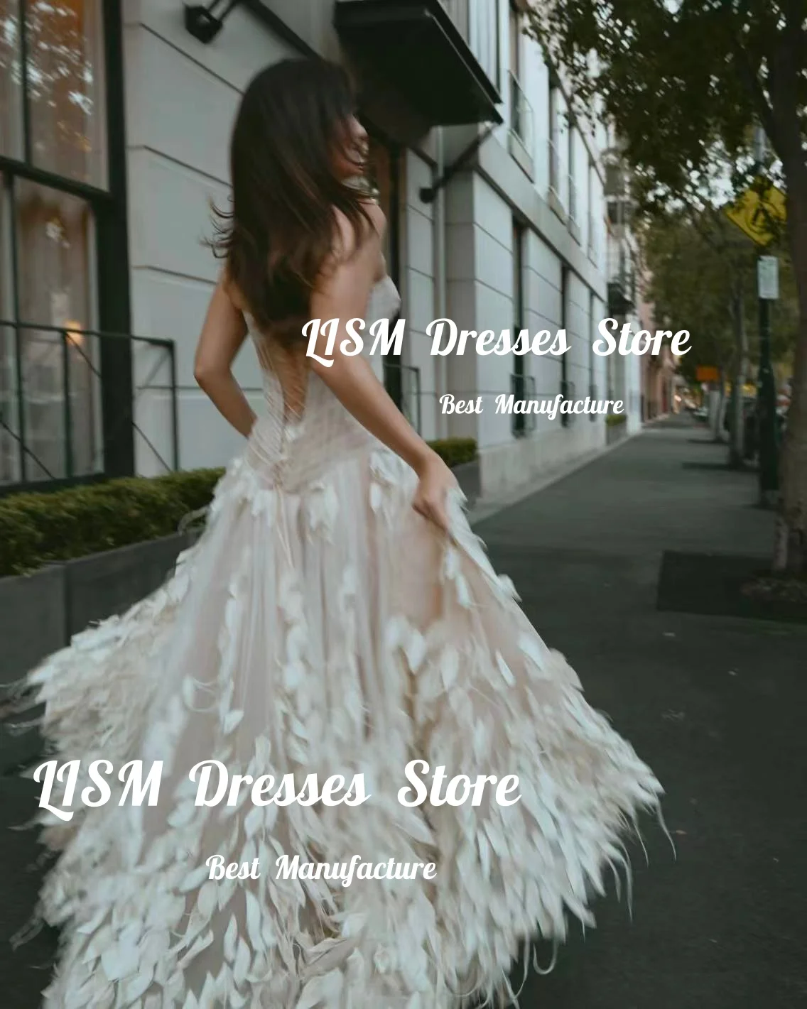 Lism Modern Wedding Dress Strapless Exquisite Feathers Tassel Ivory Tulle A-Line Bridal Gown Customized Rode De Morrie 2026