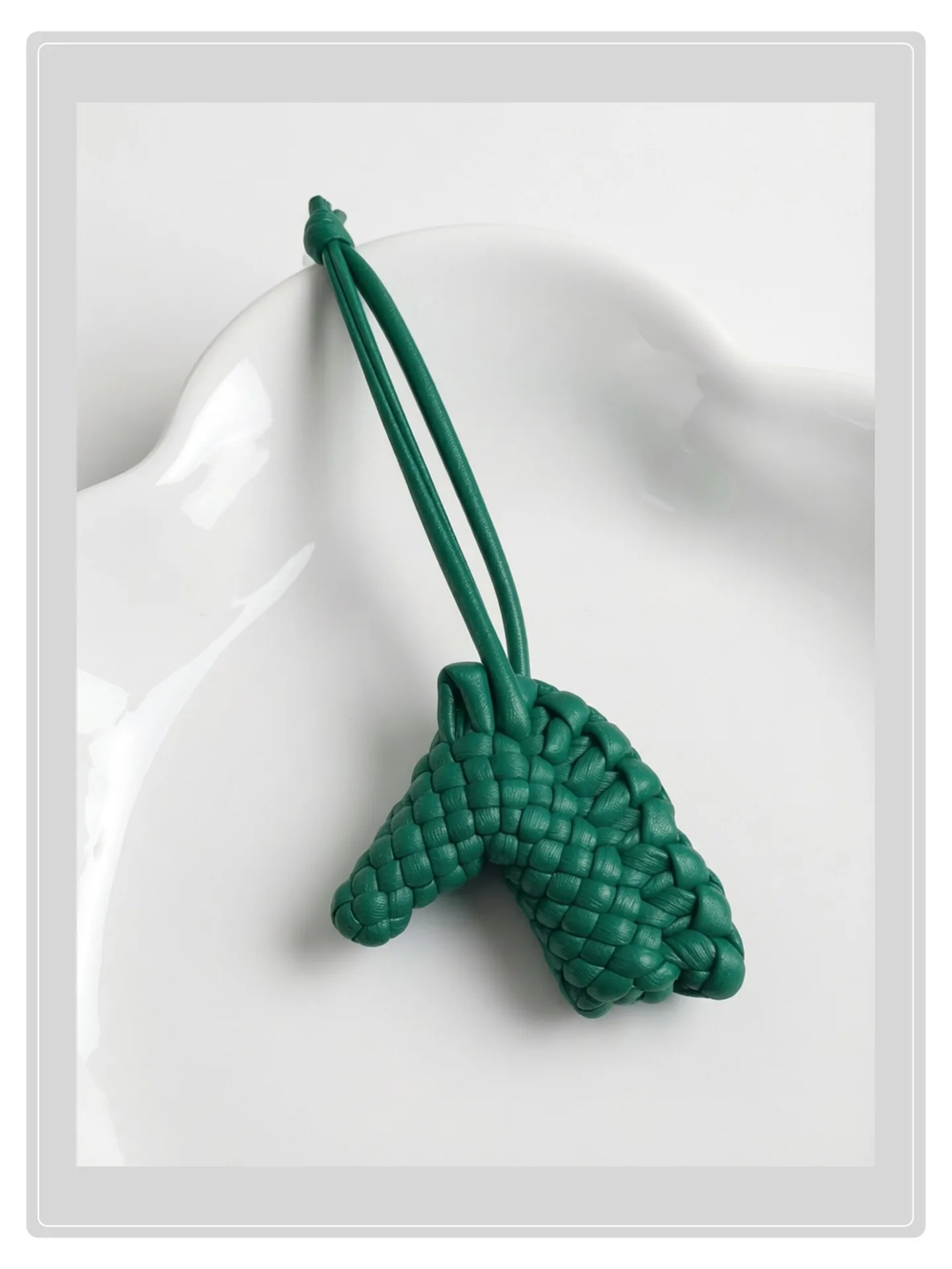 Handwoven Horse Head Shape Keychain Leather Bag Charm Car Decoration Small Horse Pendant for handBags