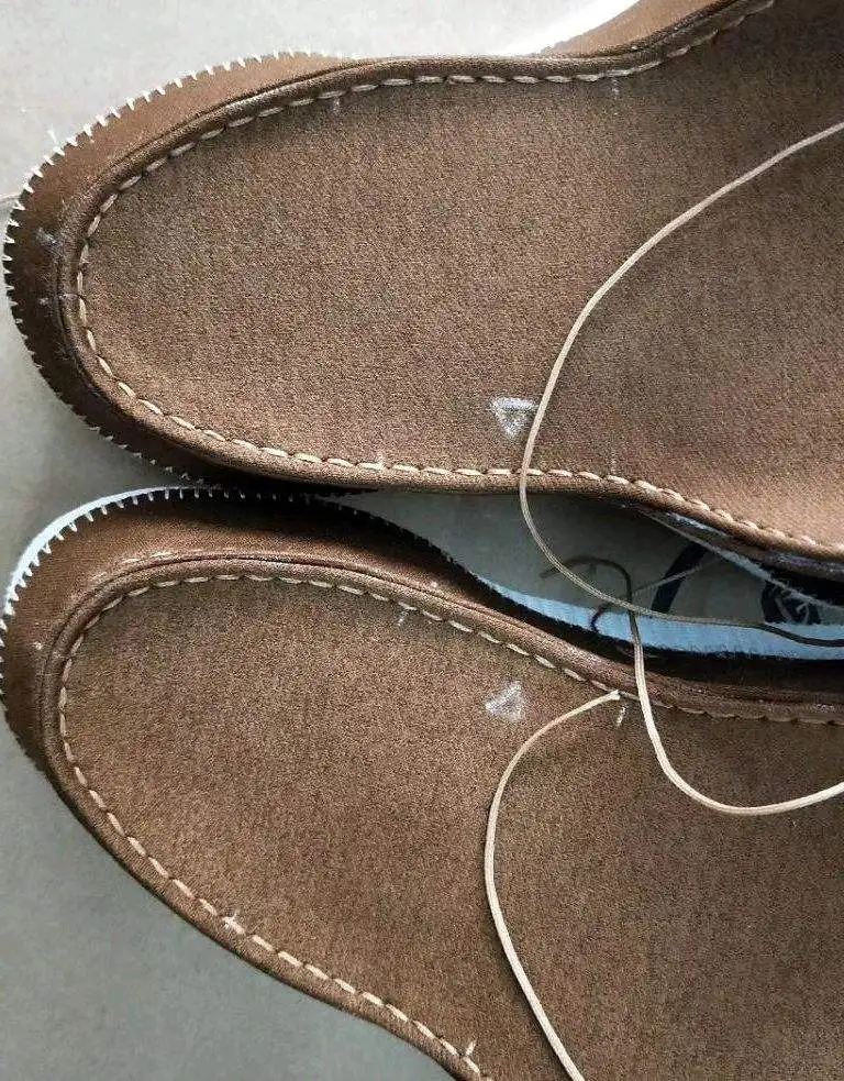 ماكينة خياطة جانبية ذات خيط مزدوج أوتوماتيكية صناعية لخياطة الأحذية