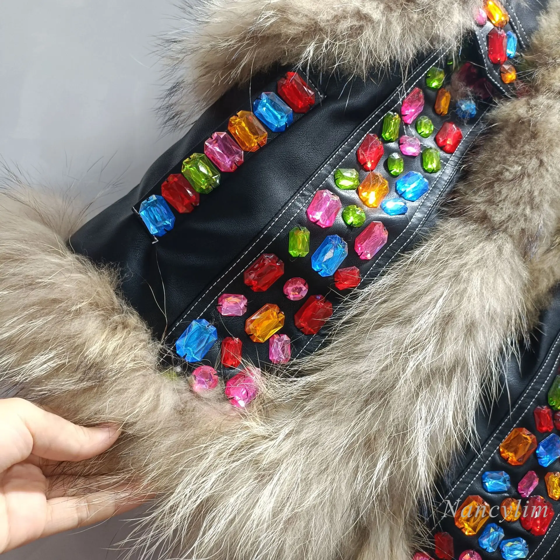 2024 herfst en winter nieuwe zware industrie gekleurde diamant echt bont patchwork PU lederen vest dames straat los vest