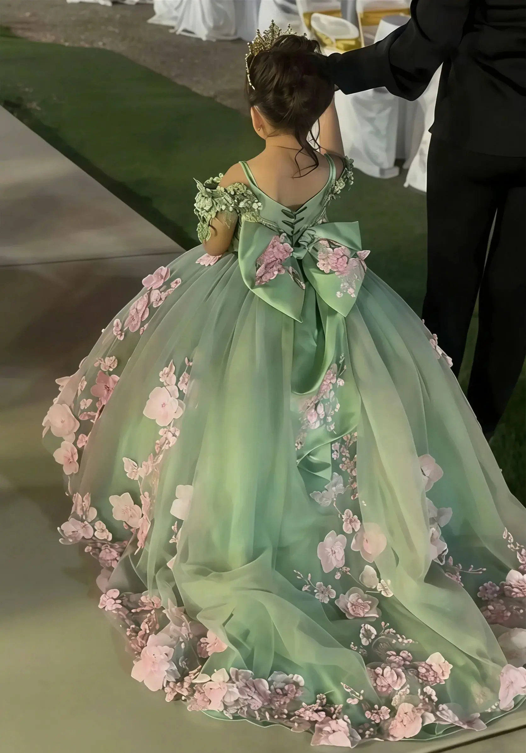 Luxury Flowers Girl Dress For Wedding Beaded Appliques Bow Tulle Kids Birthday Party Pageant First Communion Ball Gowns