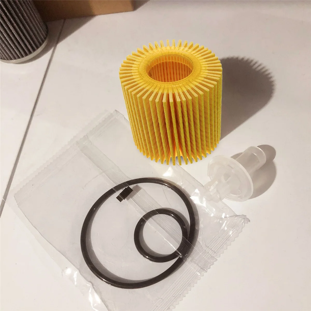 Engine Oil Filter for Prius 1.8L 04152-YZZA6 / 04152-B1010 / 04152-YZZA7 / 04152-40060