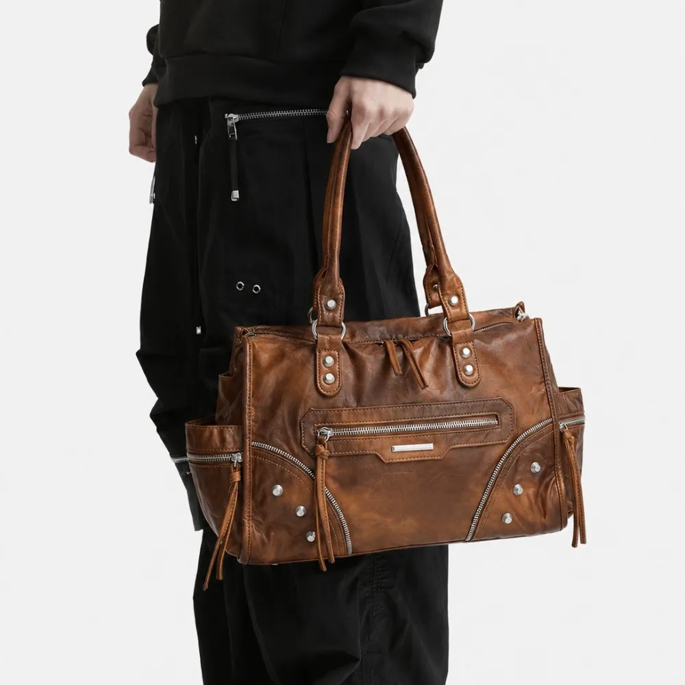 Rivet Locomotive Women's Simple Large-capacity PU Leather Tote Commuter Shoulder Texture Unique Stylish Simple Retro Handbag