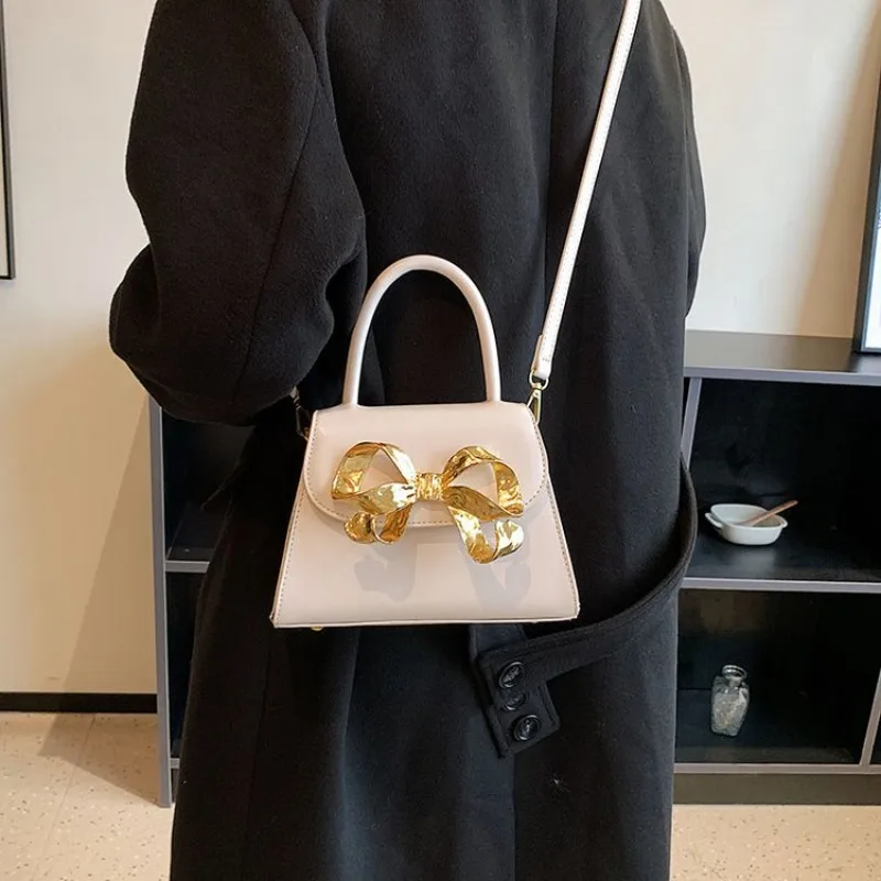 

Модная сумка через плечо в стиле ретро — гладкая ниша, модный дизайн, костюмы для девочек, милая повседневная модная повседневная одежда, выглядит