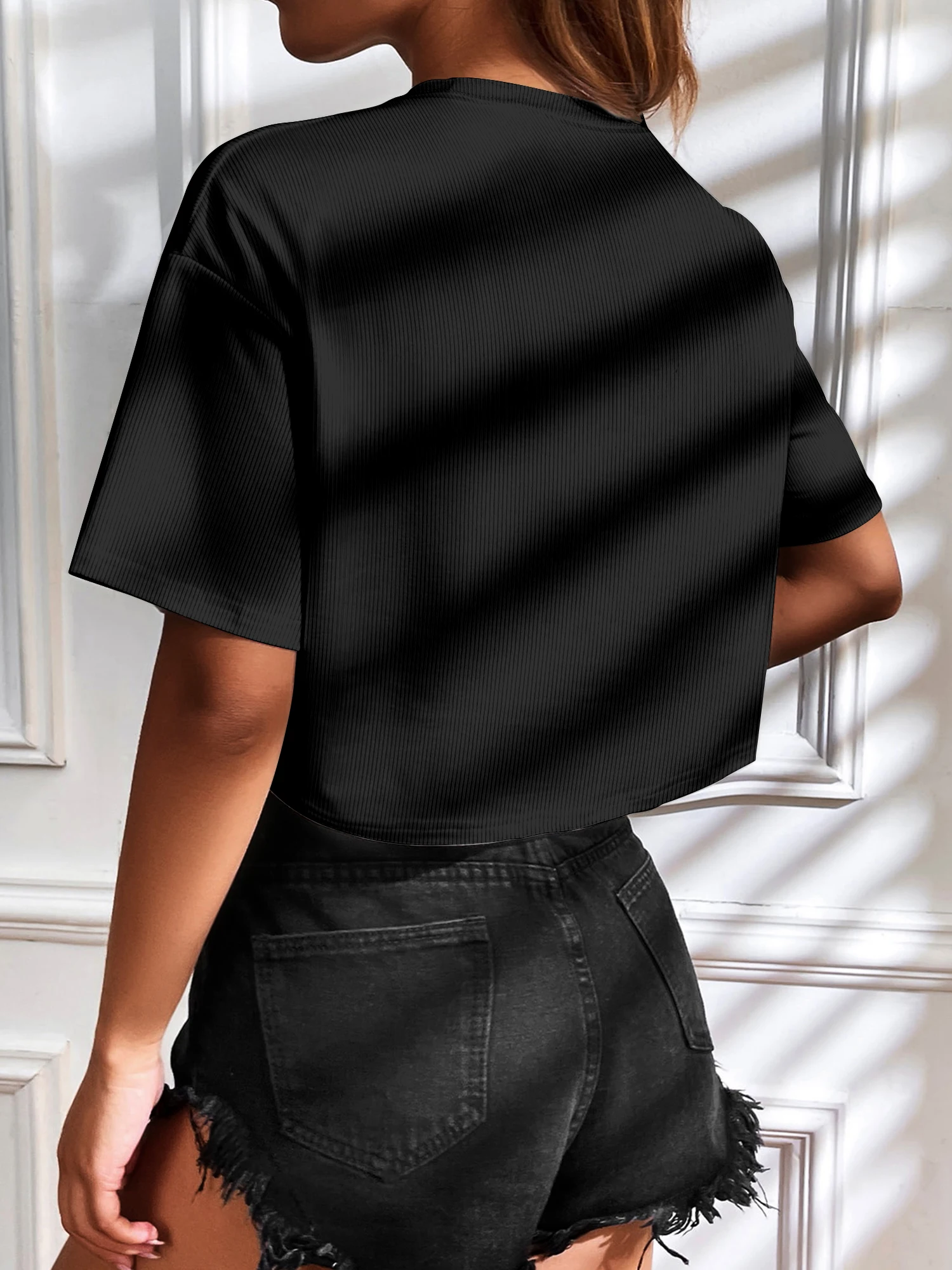 Damen-T-Shirt in Uni-Farbe mit kurzen Ärmeln, College-Stil, lässiges Crop-Top – Detail 16