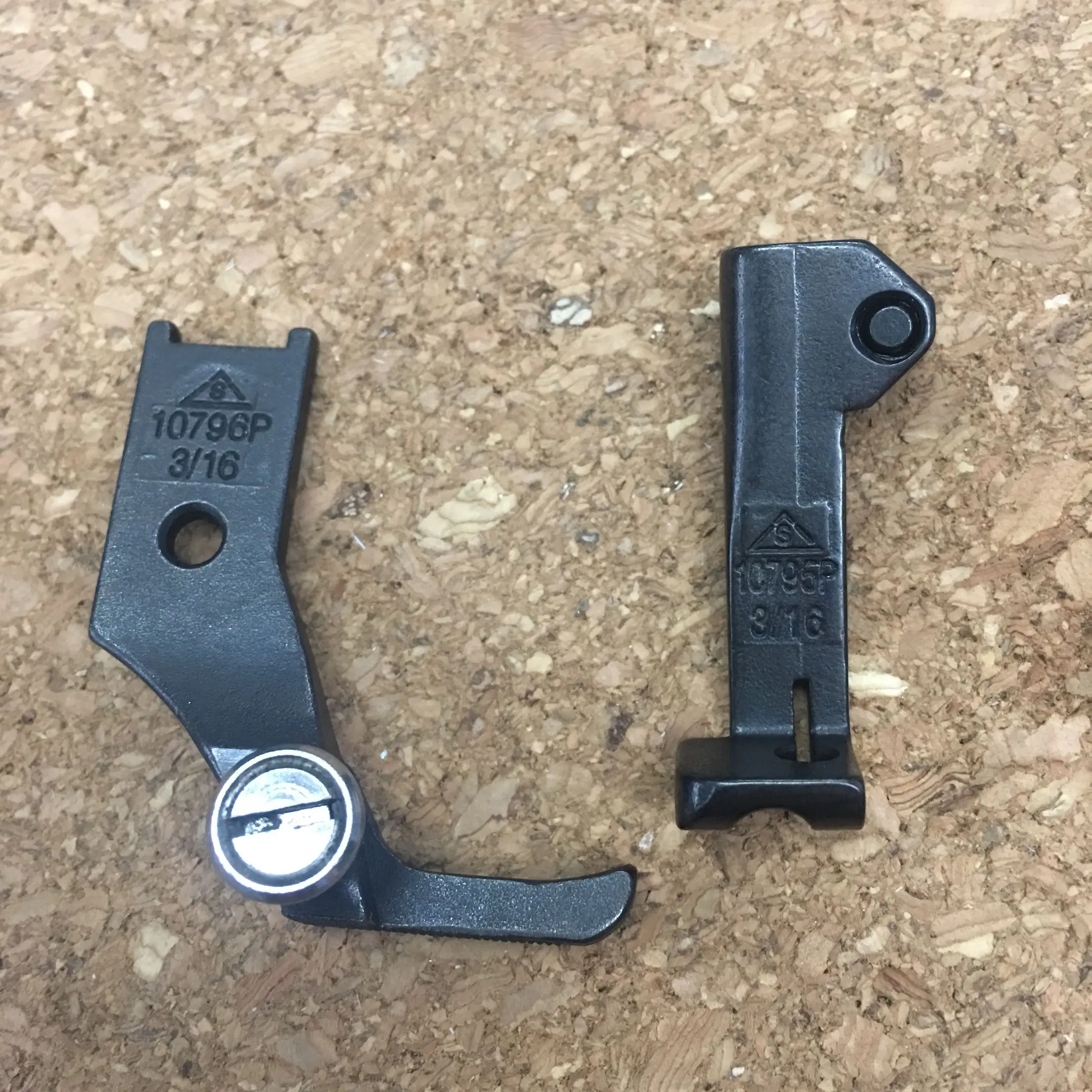 

10796p 10795p 4400 Du Трехступенчатые ботинки на роликах Багажная тройная синхронная роликовая прижимная лапка