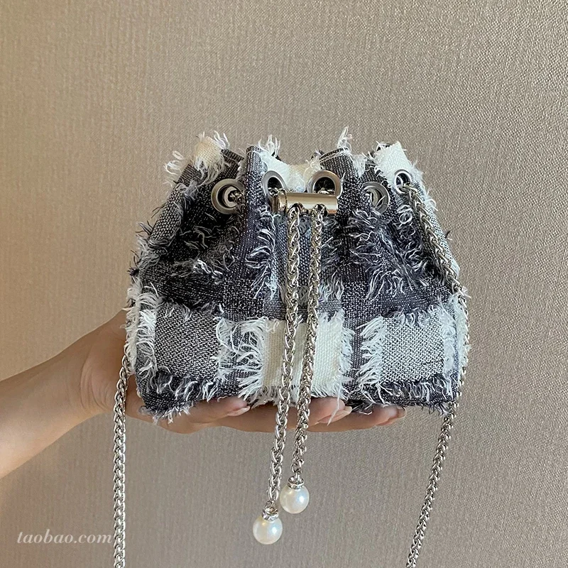 

Изысканная мини-сумка через плечо для женщин, дизайнерские сумки в клетку с кисточками и цепочкой, корейские универсальные сумки на одно плечо, трендовые