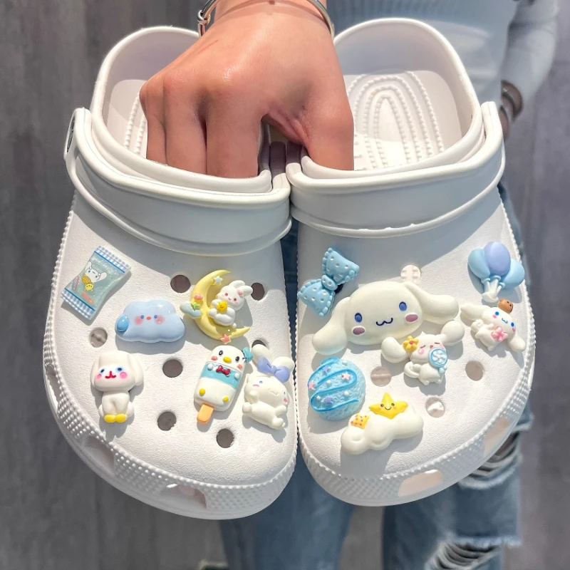 

MINISO Sanrio Cloudy Big-Eared Dog Shoe Charms for Clogs Sandals Decoration Whimsical Cinnamoroll ABS Cartoon Shoe Accessories