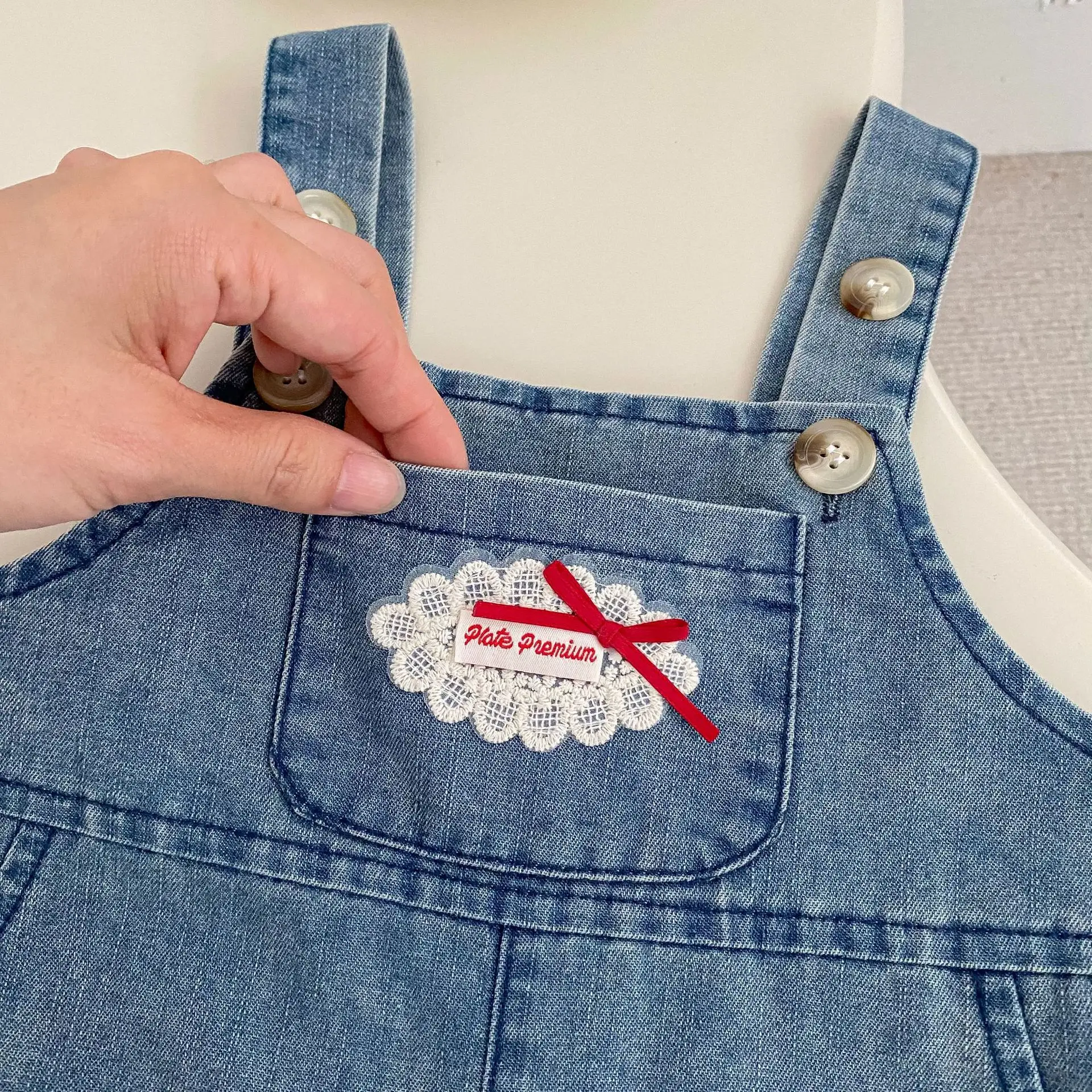 2026 New Girls' Cowboy Strap Shorts Summer Thin Style Girls' Lace Pants Stylish Embroidered Strap Pants