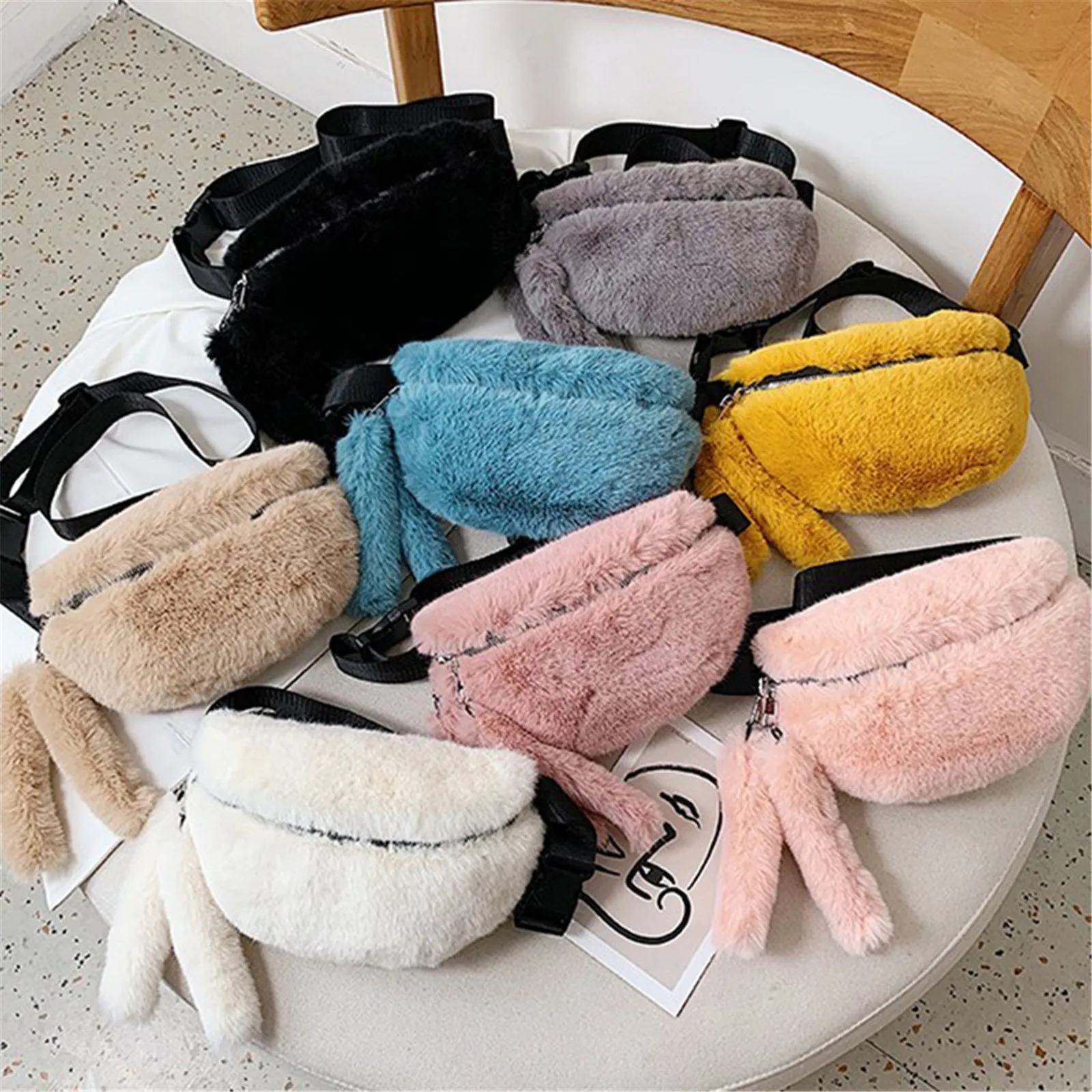 Fluffy Plush Chest Pack Luxury Designer Fluffy Faux Fur Crossbody Bag Half Moon Banana Purses Shoulder Bag Winter Hobos Bag