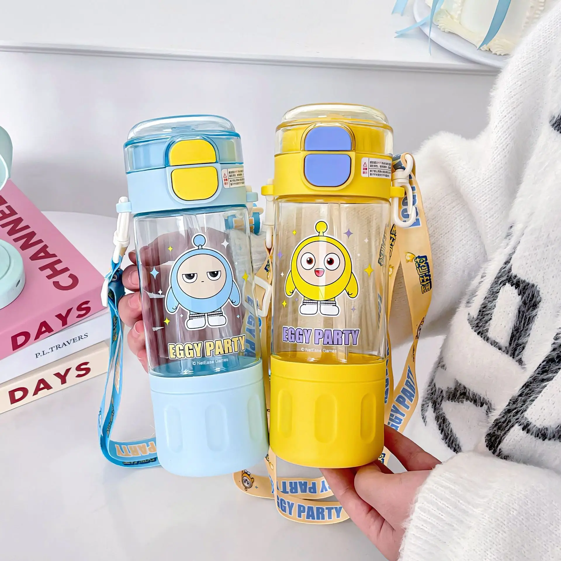 

Portable Cartoon Egg Shaped Double Plastic Outdoor Large Capacity Student School Shoulder Strap Drinking Cup Female Straw
