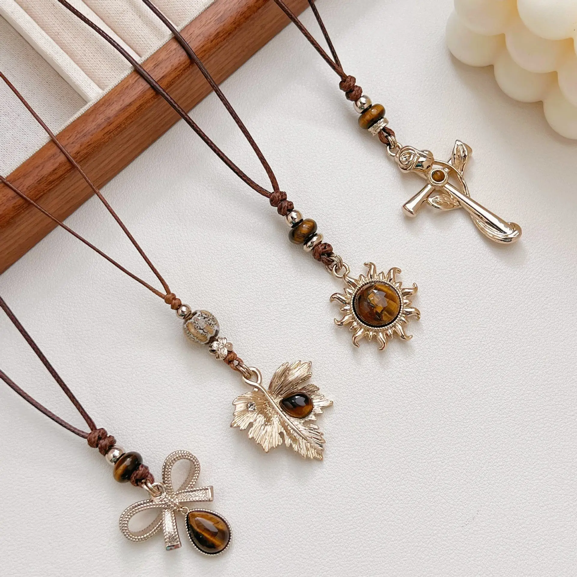 High Grade Niche Design Tiger Eye Stone Pendant Necklace Fashion Versatile Brown Tone Style Women Daily Commuter Party Sweater