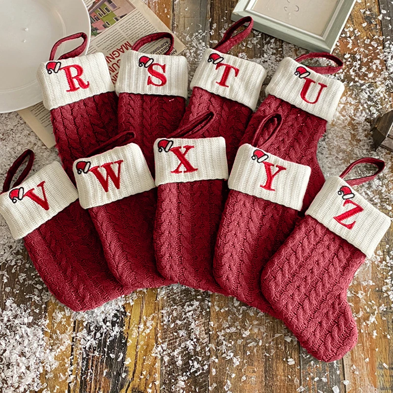 Grün/Rote Weihnachtsstrümpfe, gestrickte Weihnachtssocken 2026, Weihnachtsfeier-Dekoration, A-Z Buchstaben-Stricksocken, Navidad Neujahr 2027 – Detail 2