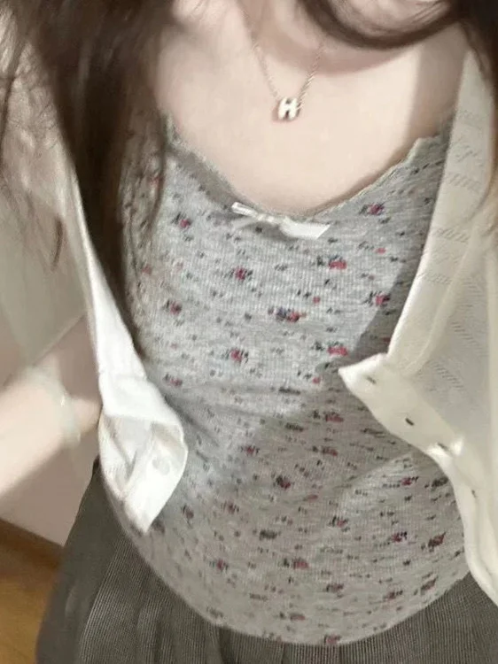 Camiseta Blanca de Manga Corta con Cuello Bajo y Abertura Tipo Cárdigan, Top Corto con Tirantes Florales Estilo Ballet para Mujer, Conjunto de Moda de Verano en Poliéster