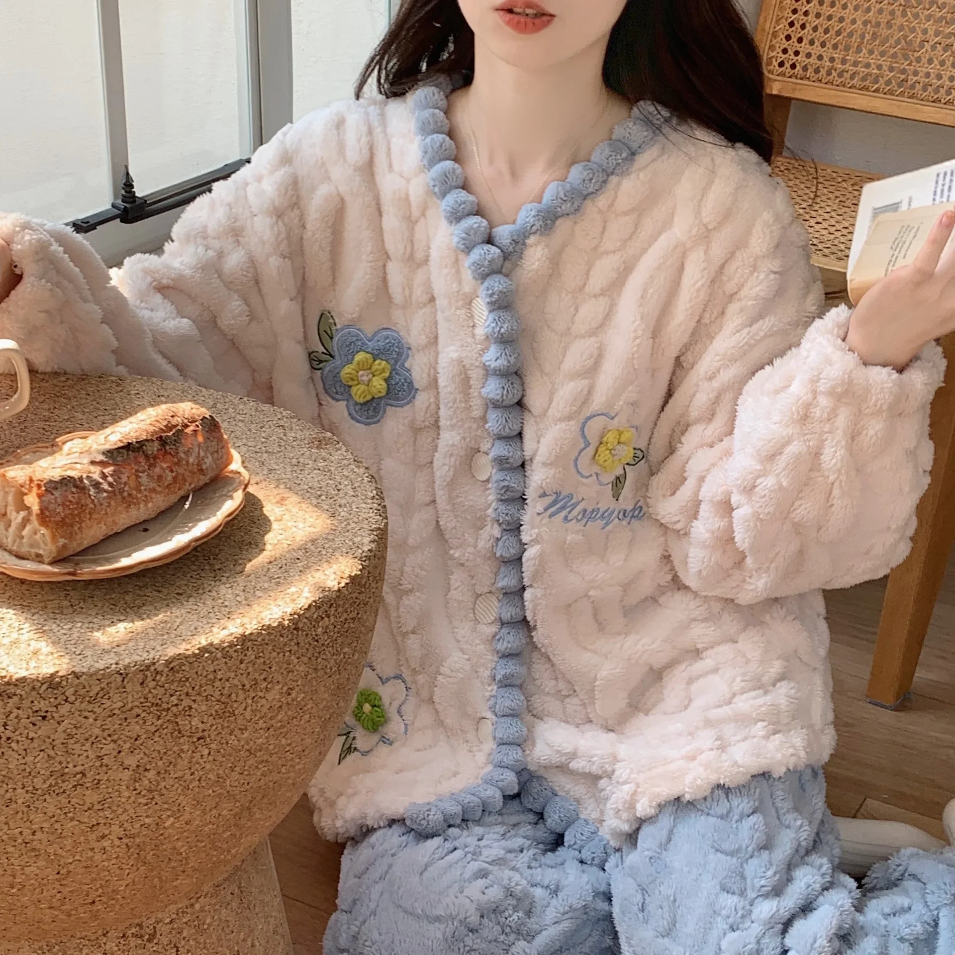 Autumn and winter coral fleece thickened cute long sleeved cardigan jacquard small fragrant pajamas women's home clothes