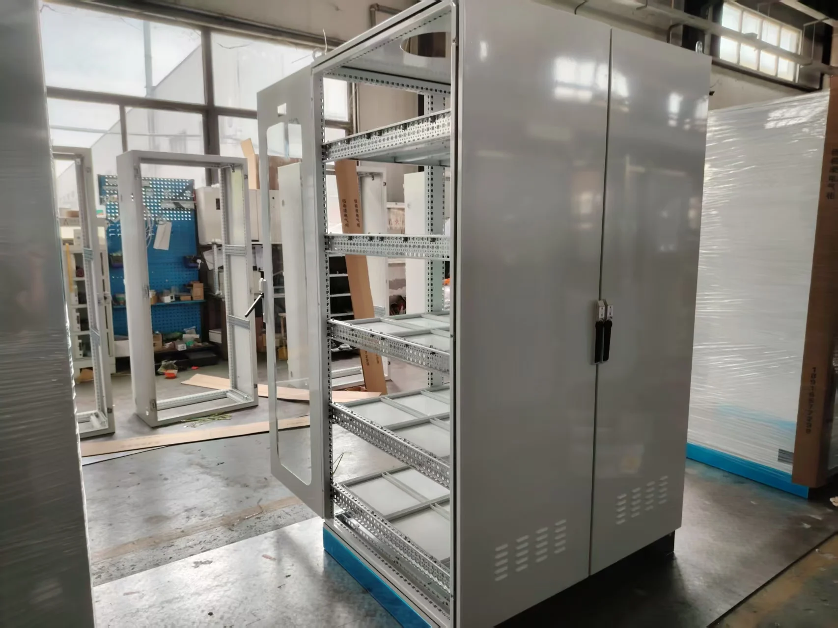 High quality distribution box carbon steel network cabinet with lock glass door rear opening door IP56