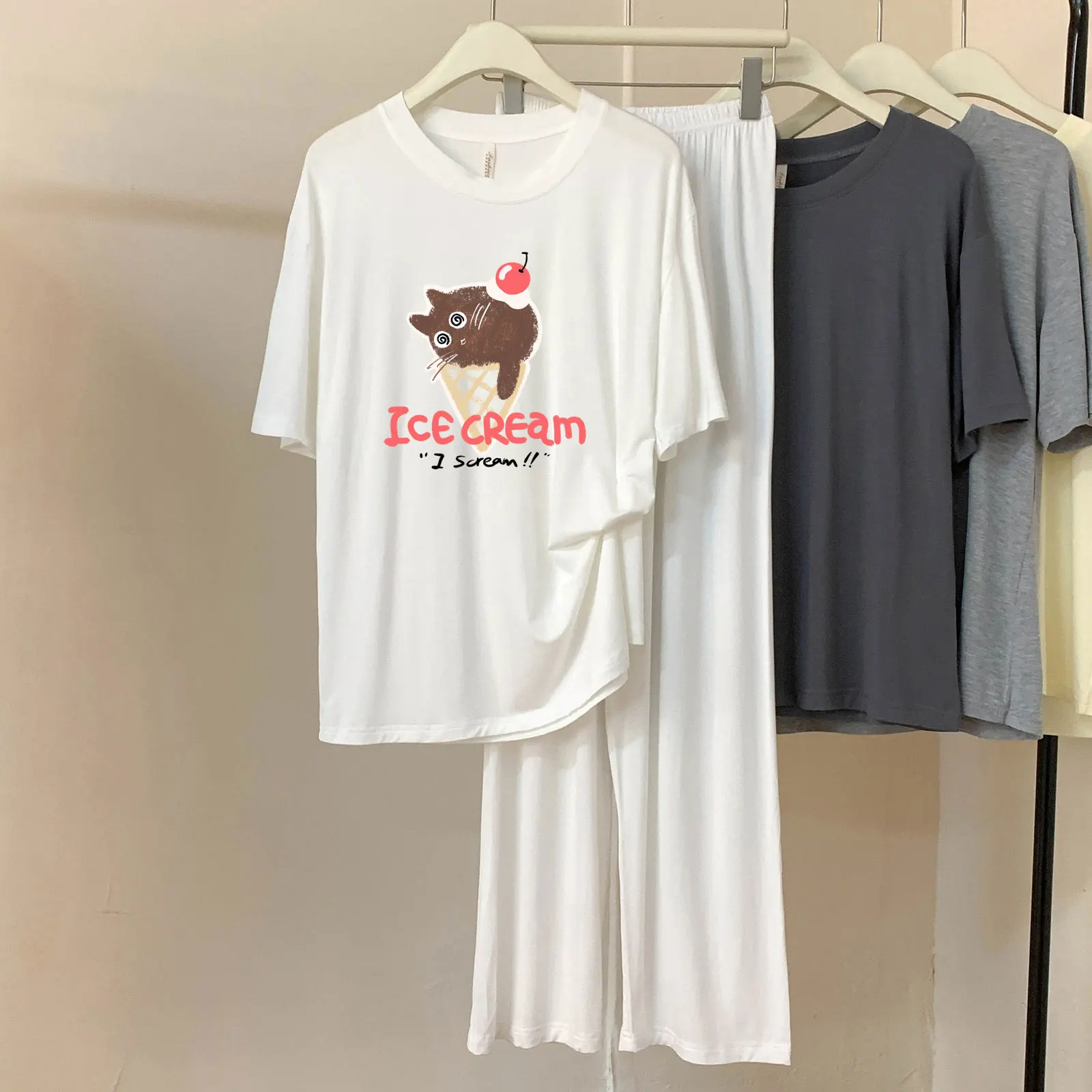 CC109 #     Conjunto de pijamas de dos piezas con estampado de dibujos animados de conejo y fresa para mujer, pantalones de manga corta de algodón Modal de longitud corta, primavera