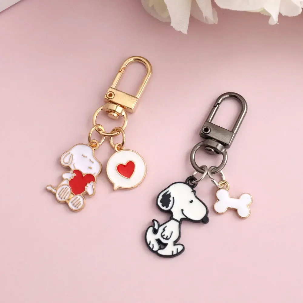 Cartoon Snoopy Metal Keychain Kawaii Couple Key Rings on The Phone School Bag Pendants Souvenir Accessories Fashion Gift