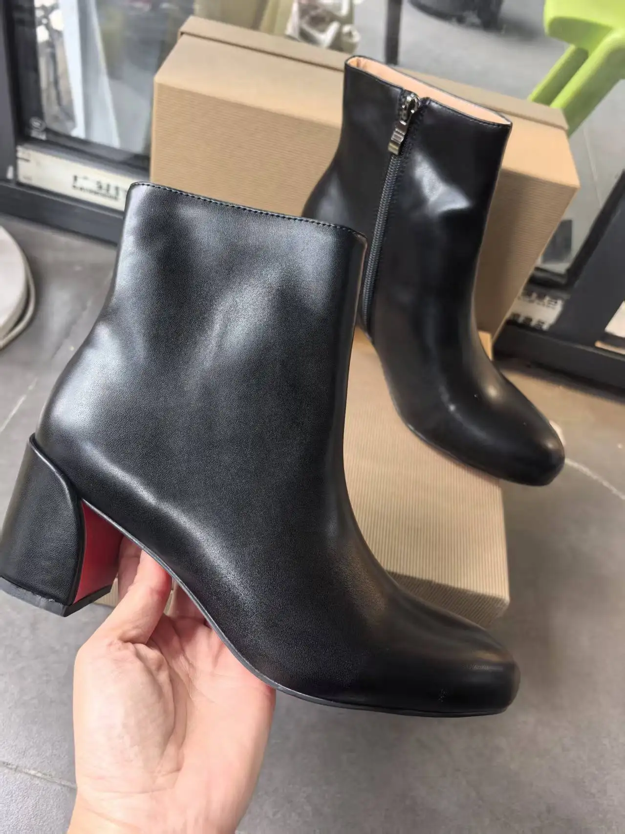 

Block Heel Booties for Men Women Pointed Toe Leather Boots Designer Style Concise Solid Color Ankle Boots High Heel Boots