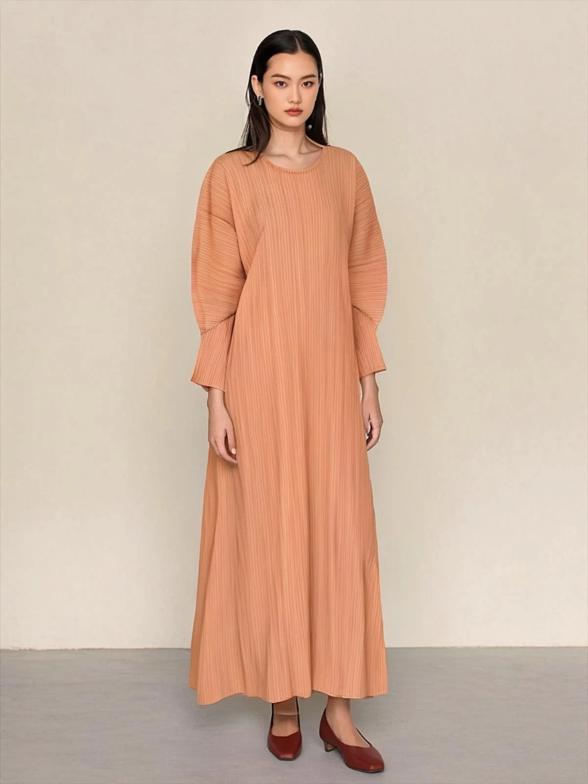 

Miyake Fold 2025 Autumn Spring High End Fold Fashion Loose Pleats British Style Pleated Temperament Commuter Bat Sleeve Dress