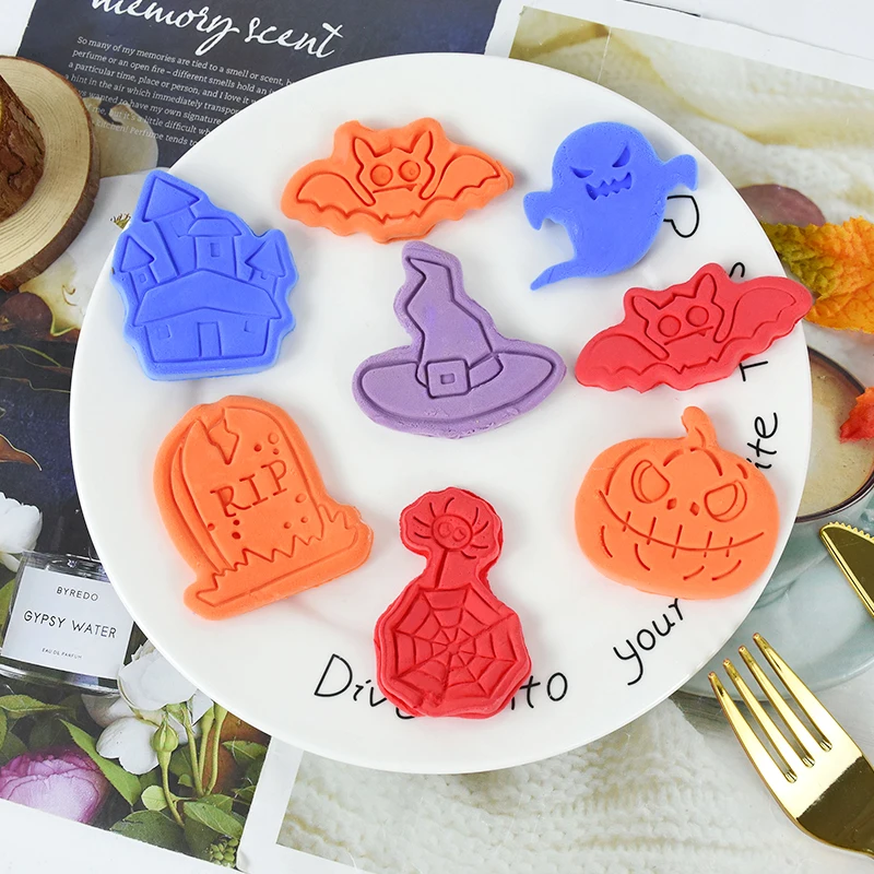 8Pcs Halloween Cookie Cutters Cartoon Pumpkin Ghost Cat Pressable Biscuit Stamp Mold Halloween DIY Baking Cake Decorating Tools