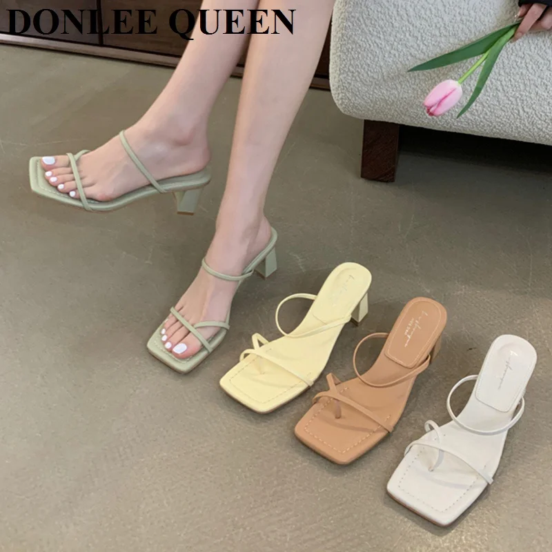 

Новые летние тапочки на толстом каблуке, женские сандалии во французском стиле, ленивый стиль, тапочки с узкой полосой, брендовые дизайнерские шлепанцы, отпускные шлепанцы