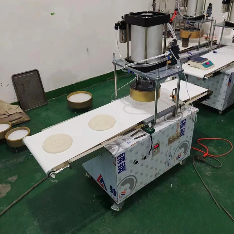 Xinjiang naan cake , naan  forming , noodle cutting, potion, naan , edge cutting, biscuit, pizza
