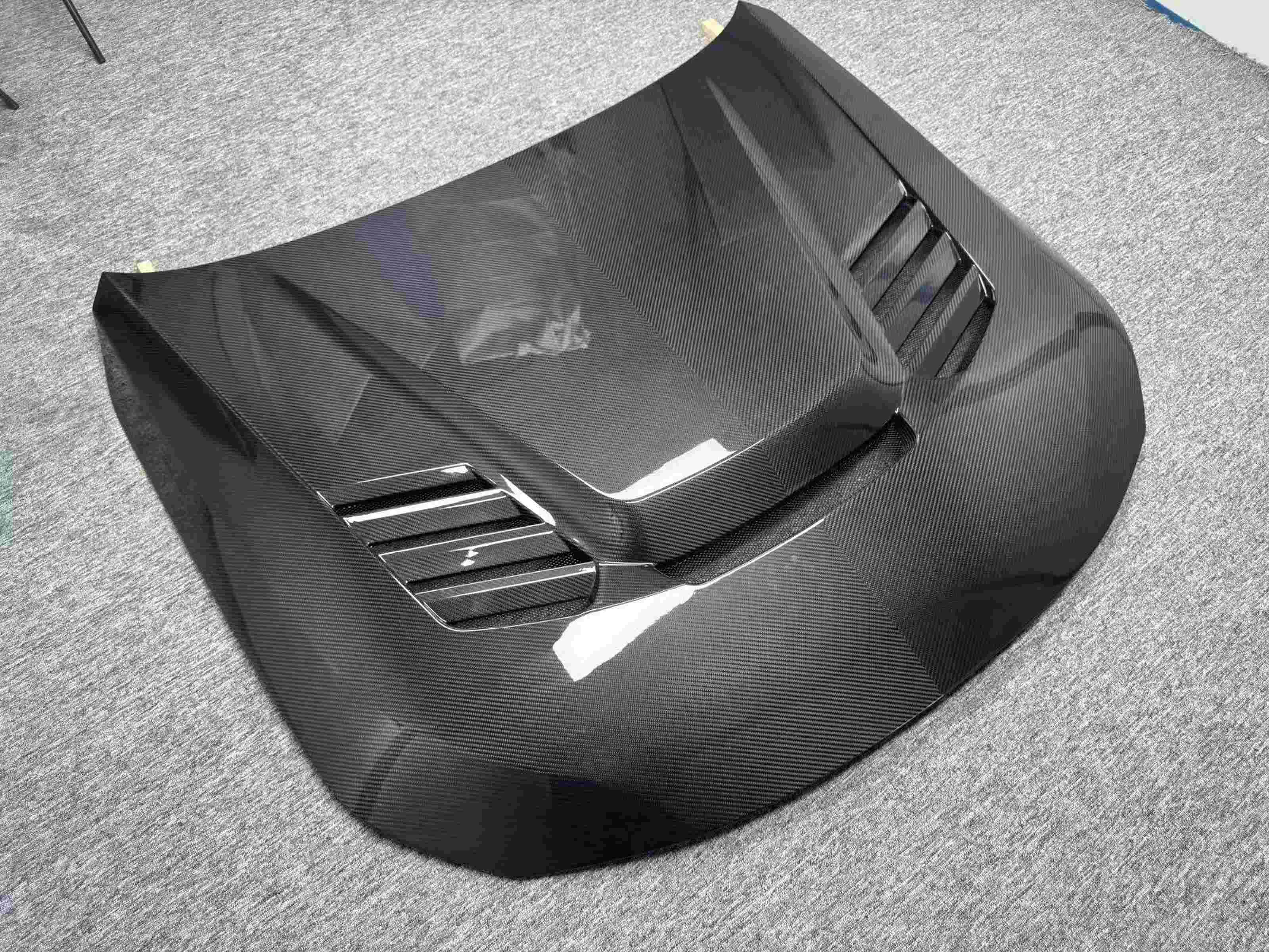 عالية الجودة الخامس نمط غطاء محرك السيارة من ألياف الكربون الجافة لسيارات BMW 2 سلسلة G87 M2 G42 M240 غطاء صمام المحرك الأمامي بونيه الإعداد المثالي