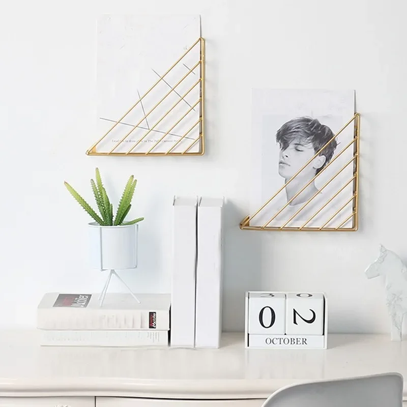 Metal Triangle Wall Shelf Wall Mounted Decoration Magazine Book Storage Rack Crafts Display Stand