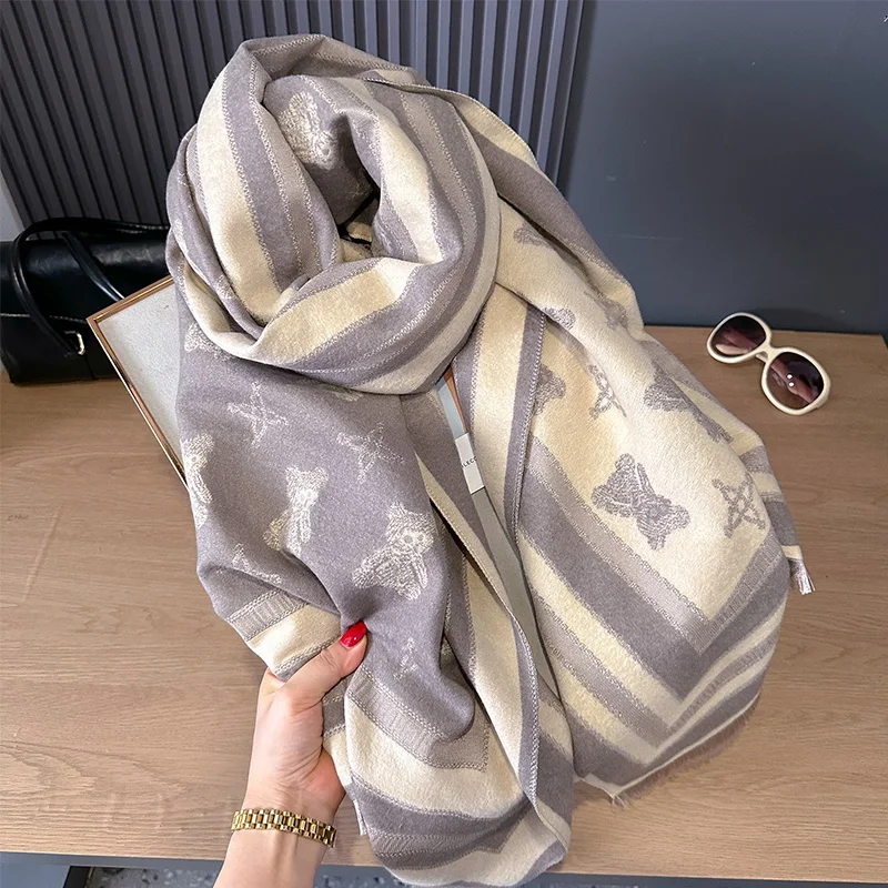 Luxury brand women\'s scarf bear pattern print comfortable cashmere feel winter warm shawl scarves