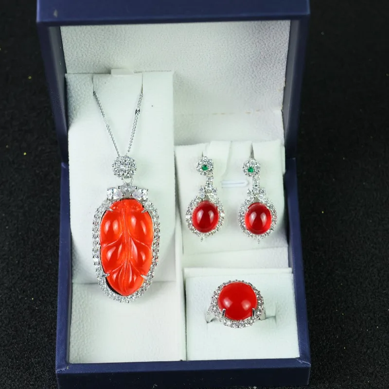 

New Three-piece Set of Natural High Ice Red Leaves, Classic Ethnic Style Set