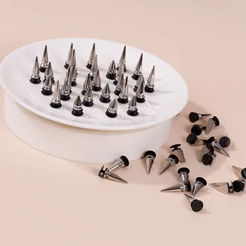 패션 리벳 구멍 구두 매력 디자이너 빈티지 고품질 나막신 구두 액세서리 트렌드 모든 경기 매력 DIY 펑크 스타일