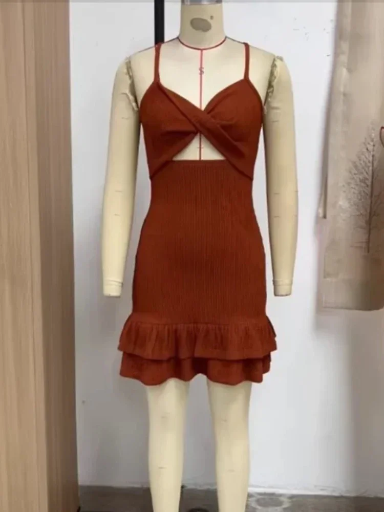 Abito grembiule senza spalline a vita alta da donna con volant ritagliato Estate 2025 Street Style per night club e occasioni di festa